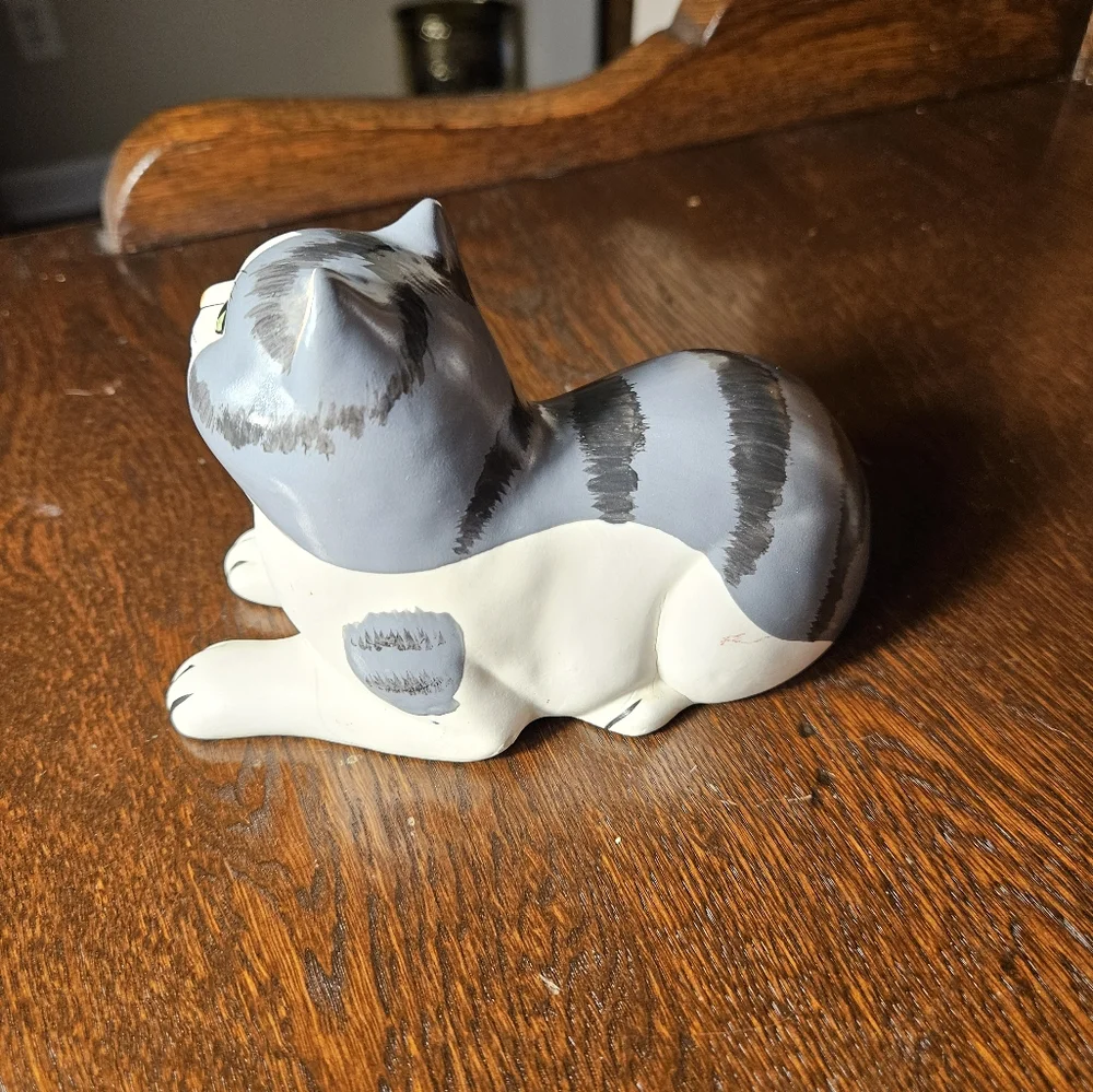 Royal Orleans Designet Kitty Cat 1985 Green Eyed Ceramic Cat Fiqurine.